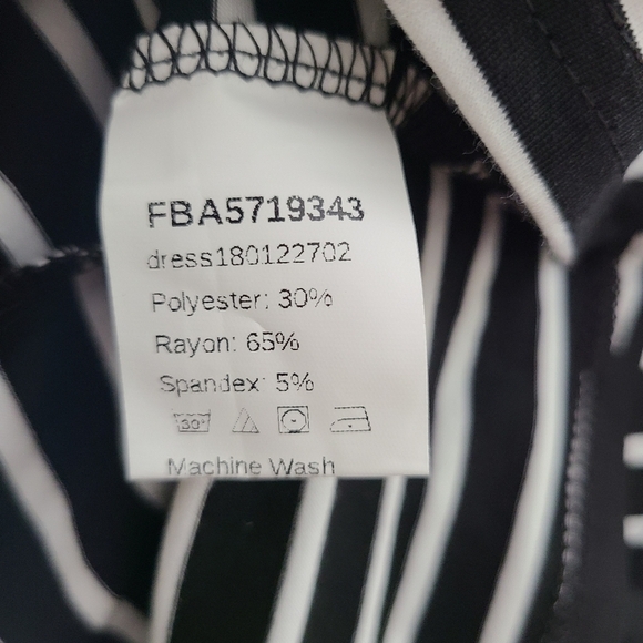 ⭐️40% Off⭐️ Black & White Striped Ruffle Sleeve T-shirt Dress - Picture 6 of 6